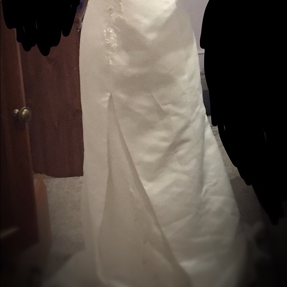 Wedding dress - Picture 4 of 11